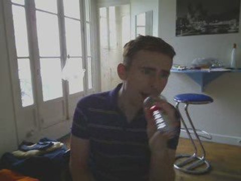 Wiwi égratigne crazy little thing called love