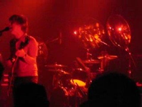 nada surf mellow song live at bataclan