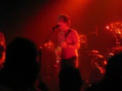 nada surf concrete bed live at bataclan