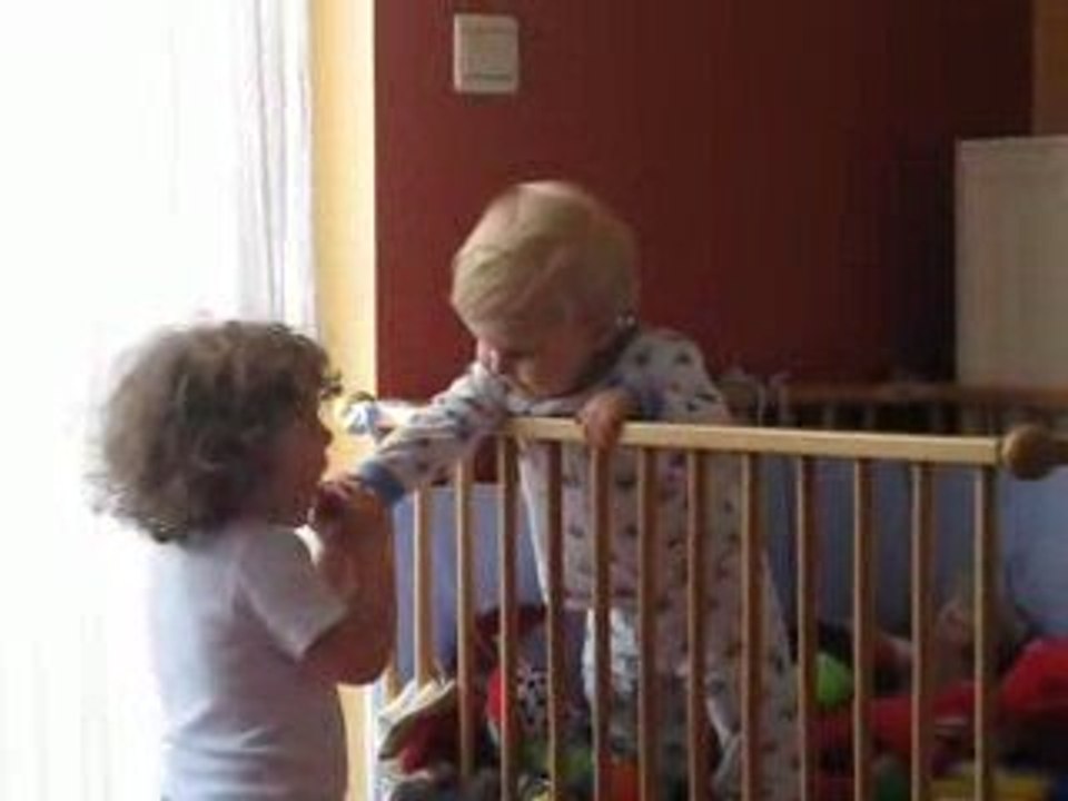 De part et d'autre du ... rideau