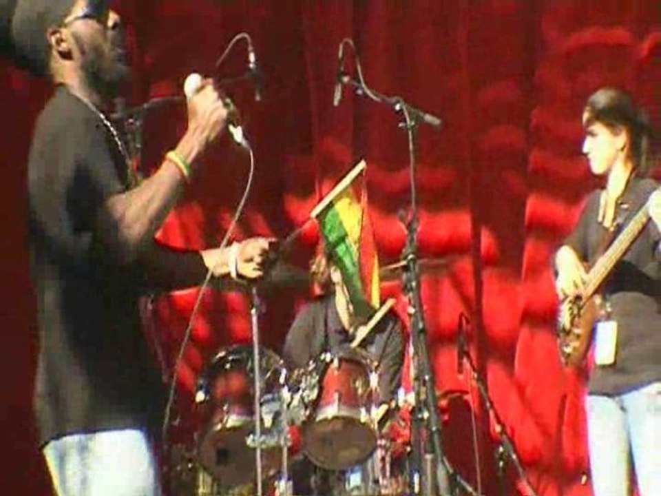 Anthony John backed by Dub Akom "Won't loose track"