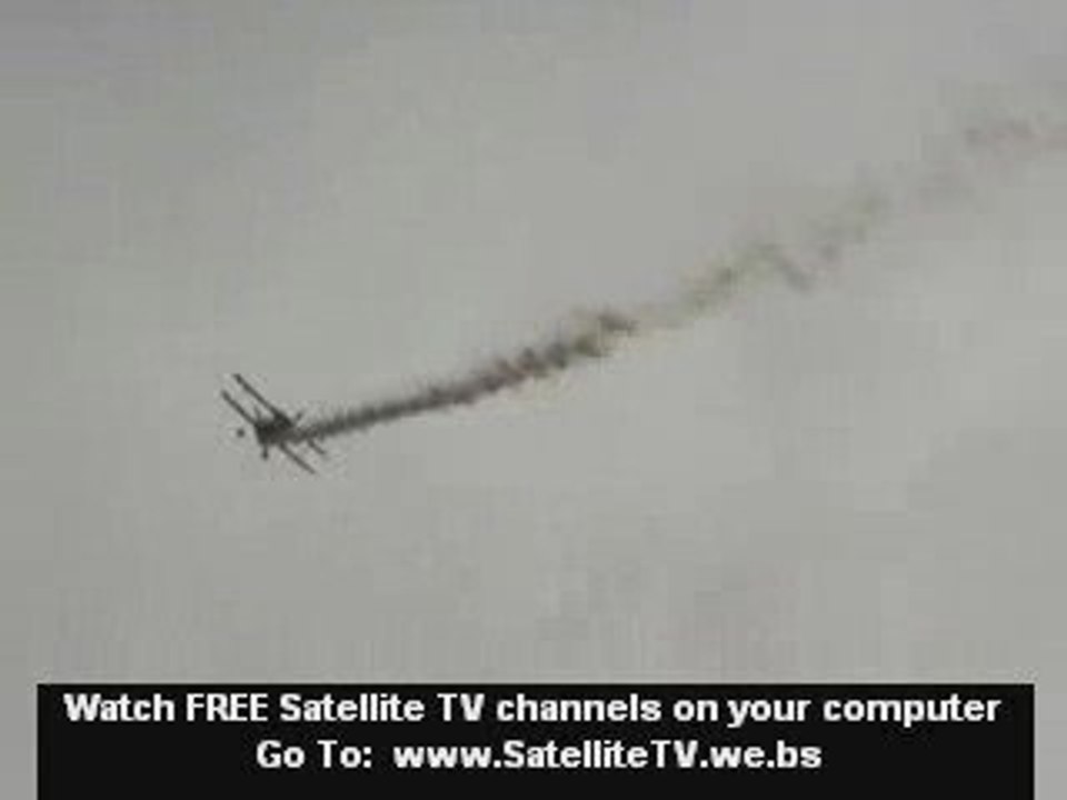 Doppeldecker crashed into a car during airshow