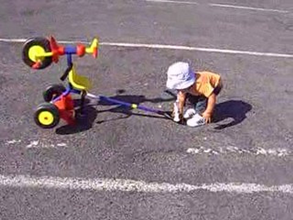 matthias et son tricycle