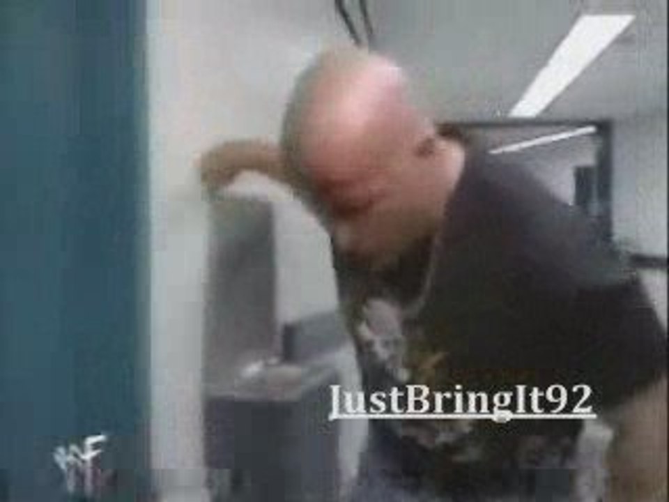 Rikishi provokes Stone Cold Steve Austin-10/26/00