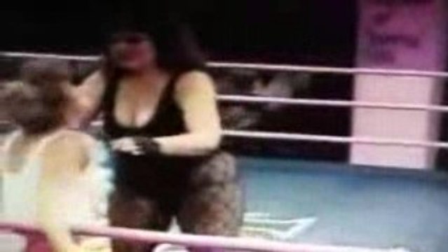 Matilda The Hun vs Tammy Jones (Plus Scarlet) GLOW Wrestling