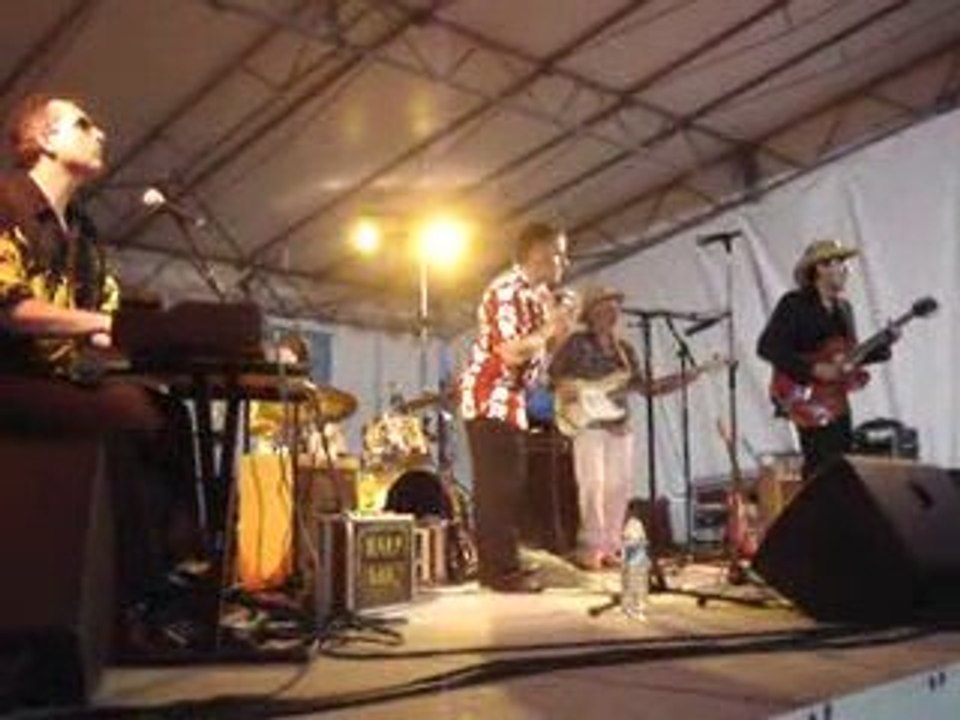 02 - Flyin' Saucers - Gujan Mestras - 09 07 2009