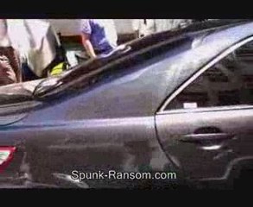 Robert Pattinson arrives on Remember me set