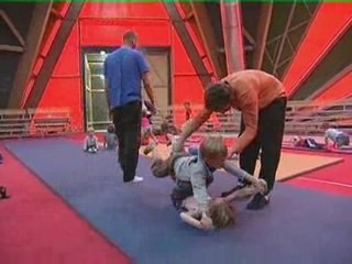 Stage de cirque au channel.Calaistv