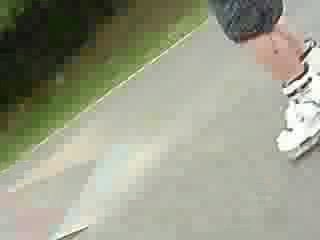 bon saut en roller sur skate park du 51