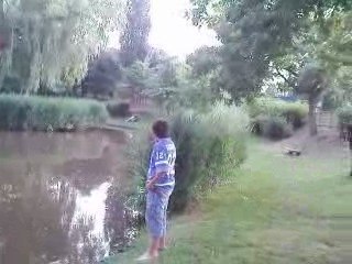 Tom qui tombe dans l'eau