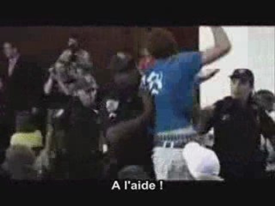 Etudiant tazé pour avoir questionné Kerry sur S...