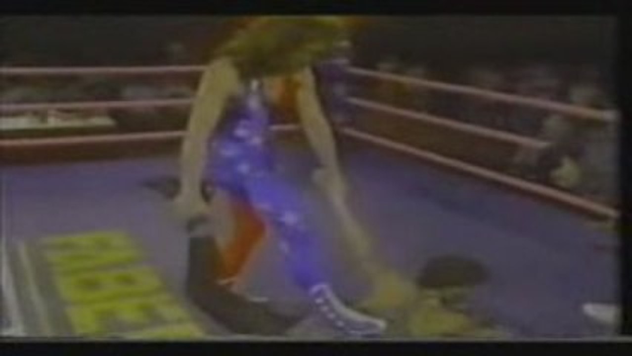 Americana  vs Attache (GLOW Wrestling)