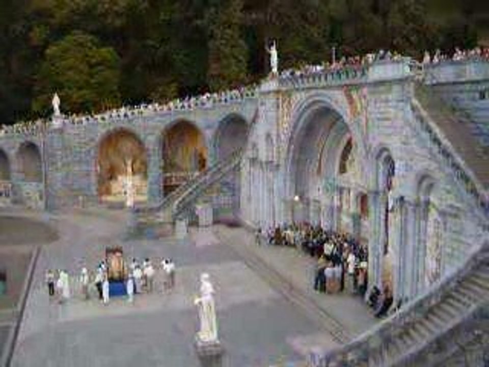 Début procession mariale Lourdes
