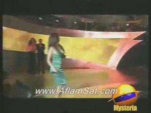 Haifa Wahbi sexy chante sur une télé italienne