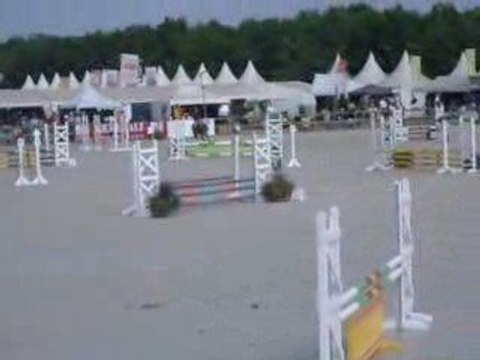 Lamotte (l) en attendant le montage 1er tour sans faute