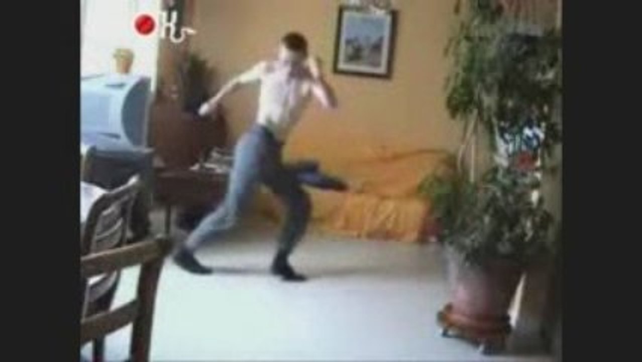 régis fait de la tecktonik