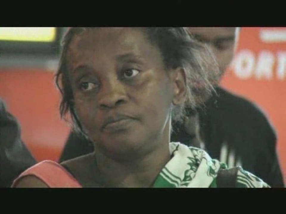 La colère des Comoriens à l'aéroport de Roissy