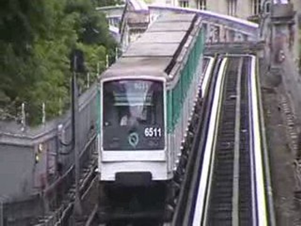MP73 : Arrivée à la station Pasteur sur la ligne 6 du métro parisien