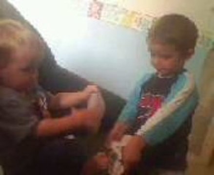 mathis qui s occupe de son frere