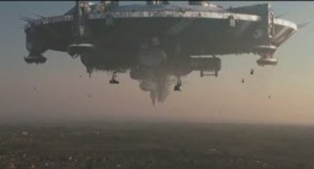 District 9 (2009) Teaser