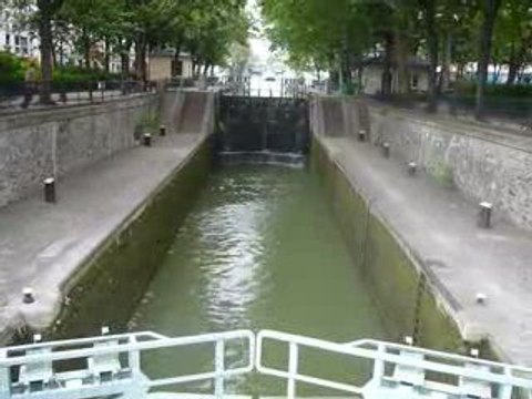 050- Une des écluses du canal Saint Martin