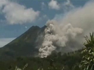 Ufo filmé pendant une éruption volcanique