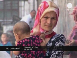 Patrouilles dans les rues de Urumqi