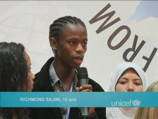 Rencontre de 14 jeunes du monde entier avec leurs chefs d'État lors du G8 à Aquila