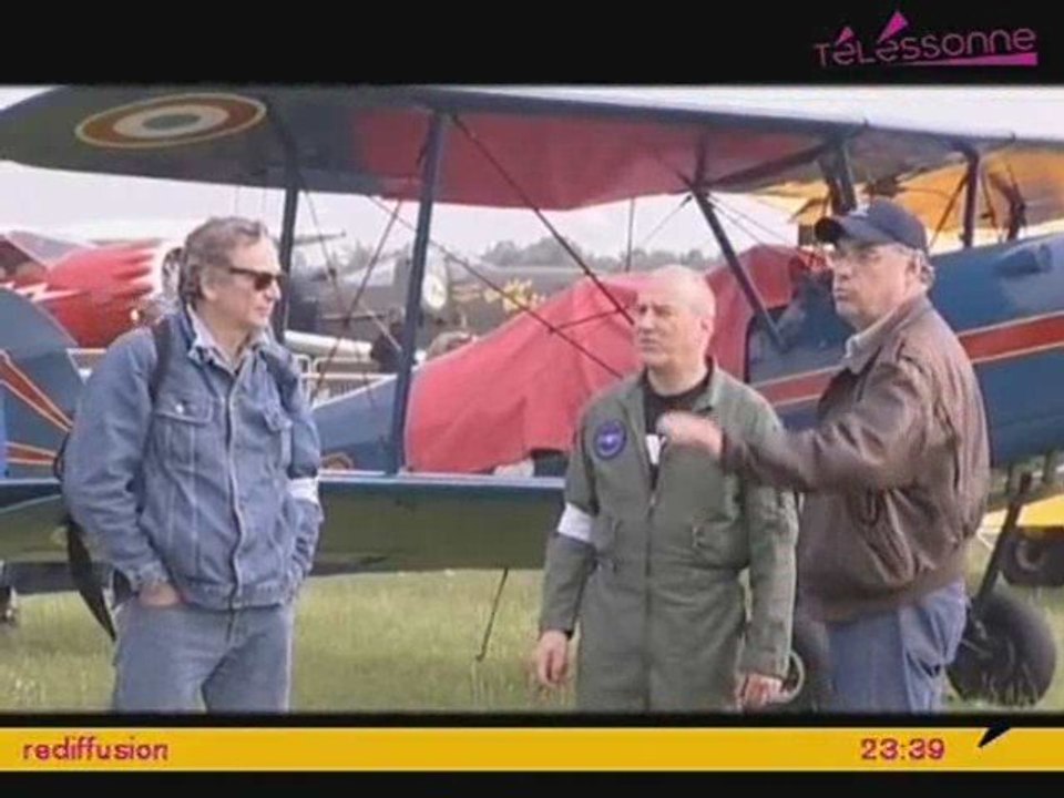 Spectaculaire voltige aérienne au meeting de la Ferté-Alais