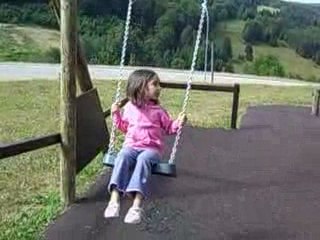 Ilona sur l aire de jeux a villard de lens