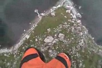 Base jump mortel dedicacé à Michael.. Jackson?..NON! YOUN !!