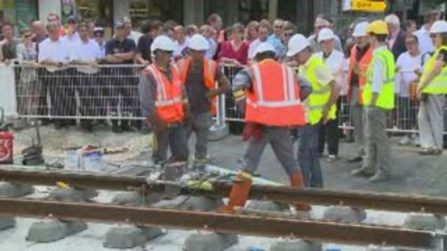 Pose des premiers rails du tramway d'Angers