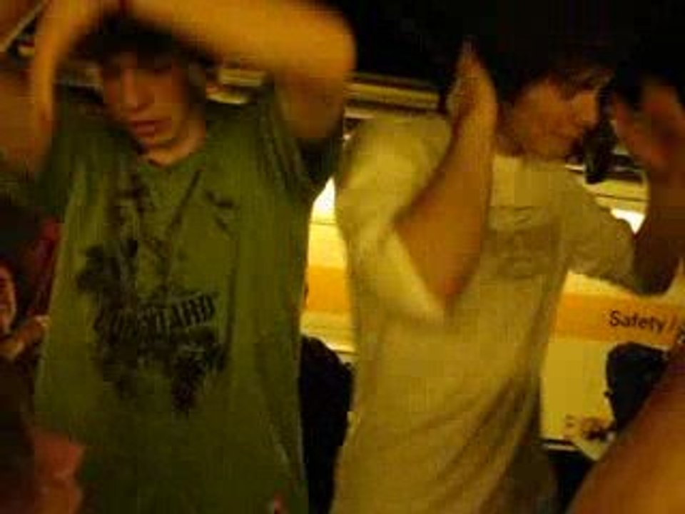 Tom et Gloop Macarena.