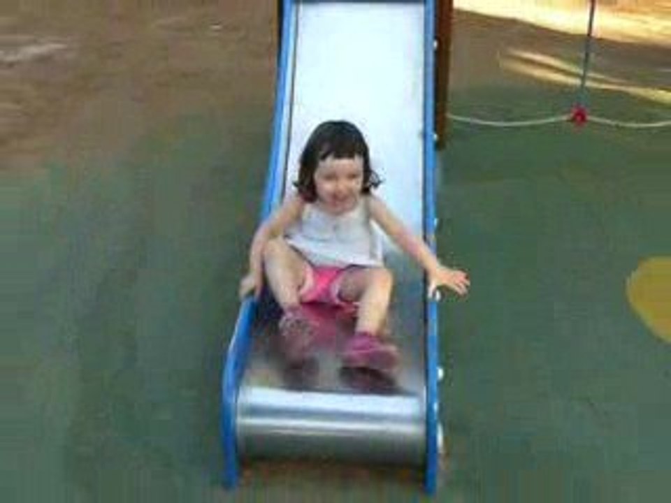 13-07-09- Zoéline sur le toboggan