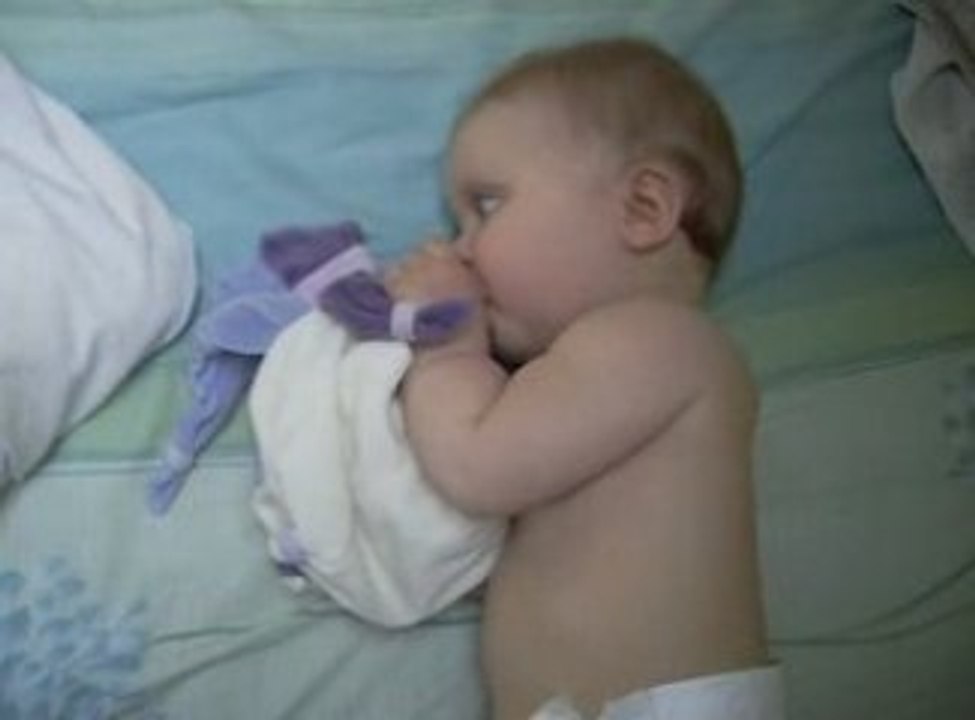 Nina et son doudou