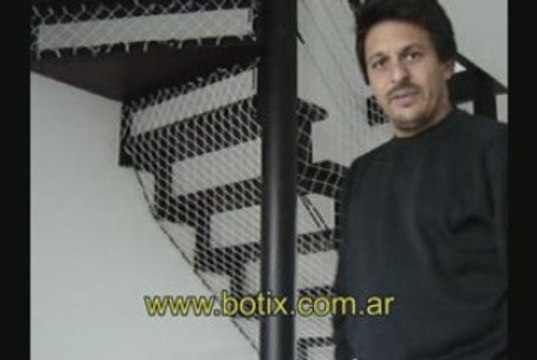 Proteccion de baranda y bajo escalera con red de seguridad