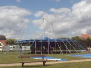 Montage chapiteau de la Balle au Bond à Levernois (21)