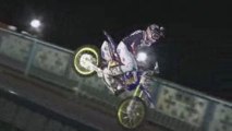 [MX FMX] Robbie Maddison backflips the Tower Bridge London