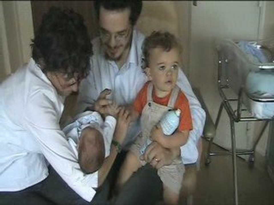 Plein de câlins + j'aime pas.mpg