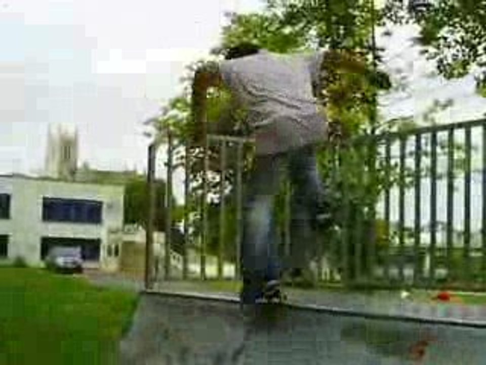 EDDIE EN VADROUILLE AU ROLLER-SKATE-PARC DE MEAUX