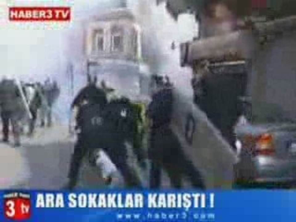 Manifestation en turquie les force de l"ordre" ce lache