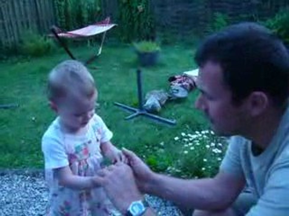 Eva casse des cailloux 2