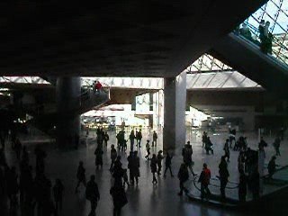Musée du Louvre :: Sous la pyramide 02 © Louvrepourtous