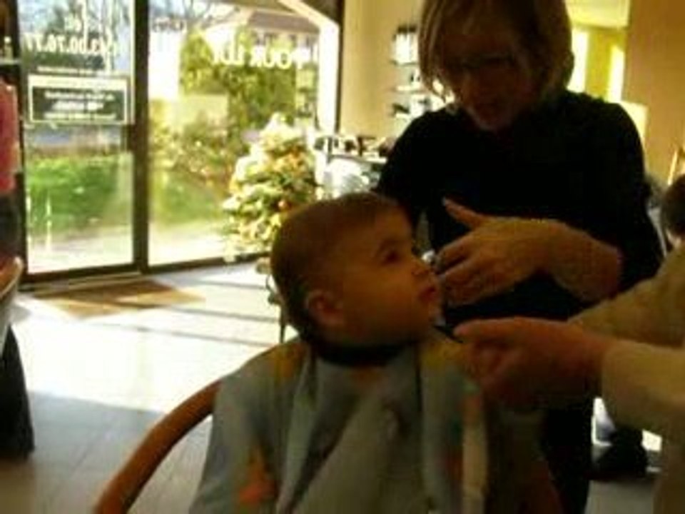 10 mois premier coiffeur