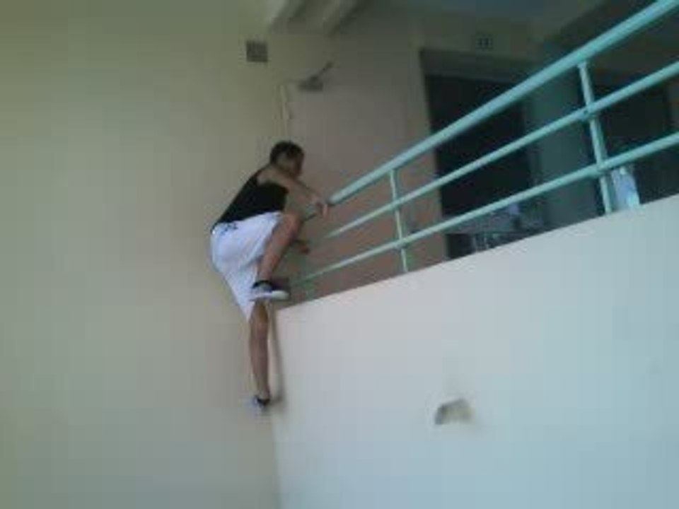 Pote qui escalade 1 mur (7)