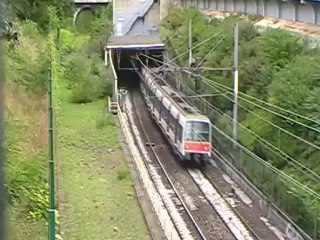 MI84 sortant du tunnel du tronçon central de la ligne A du RER