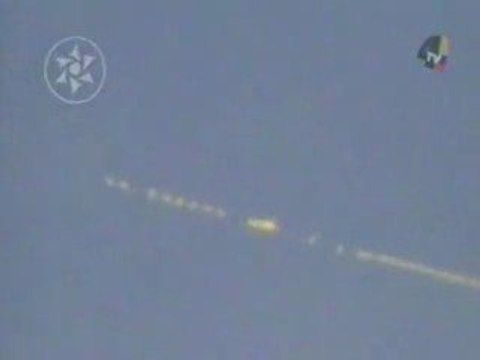 OVNI libère des dizaines de sphères à Mexico