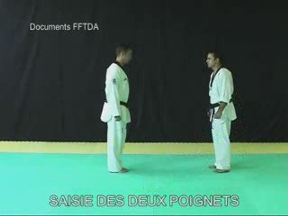 saisie des deux poignets