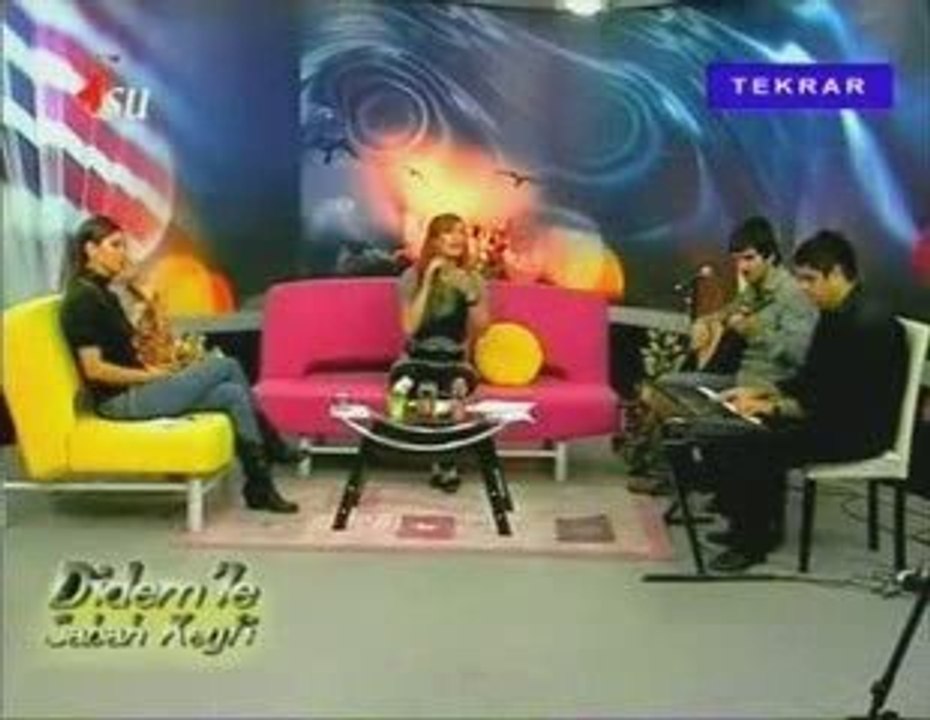 BEN SENİ GİZLİ SEVDİM, BİLMEDİM ALEM DUYAR...