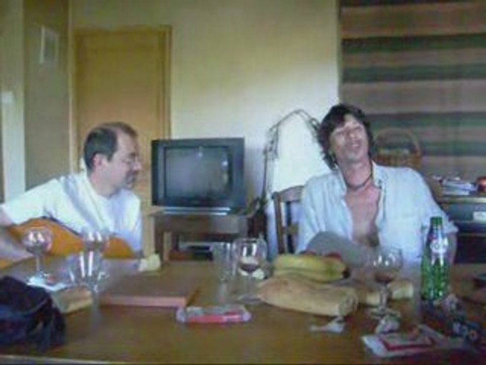 michel z et jule chantent "au suivant" dans les cévennes